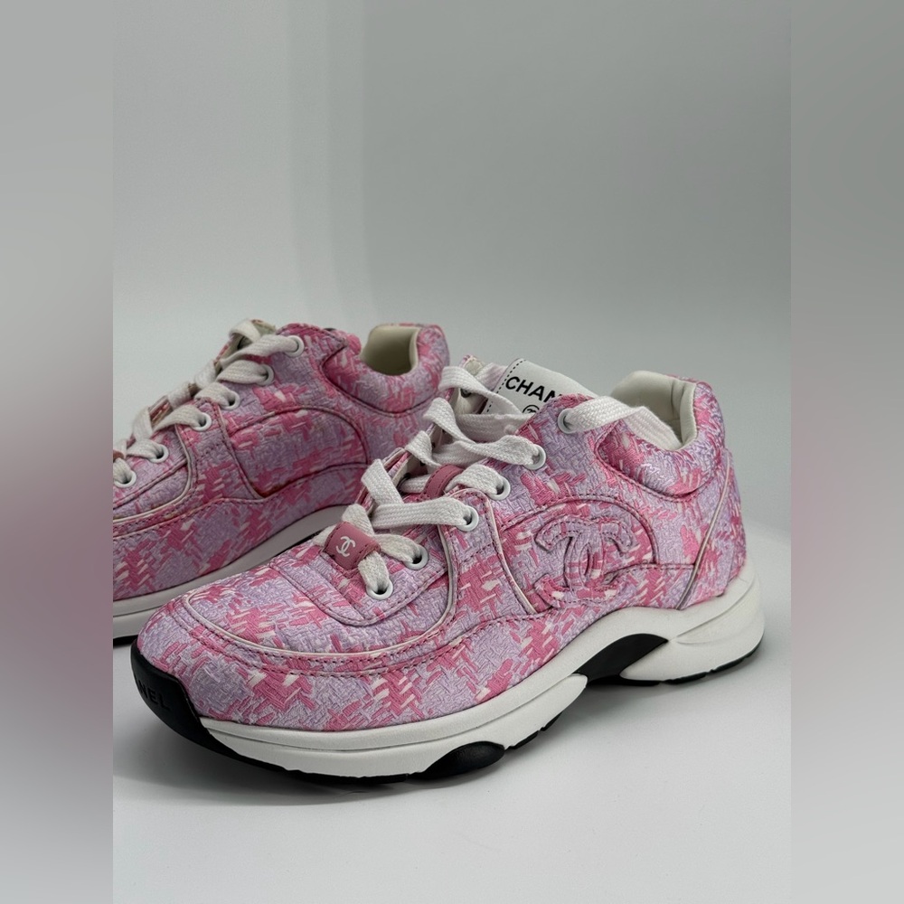 Chanel Pink Tweed CC Sneakers Size 35 1/2 - Picture 10 of 11